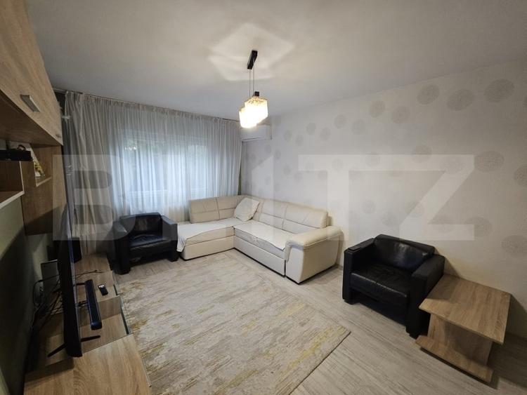 Apartament cu 3 camere decomandat, mobilat în Nicolina