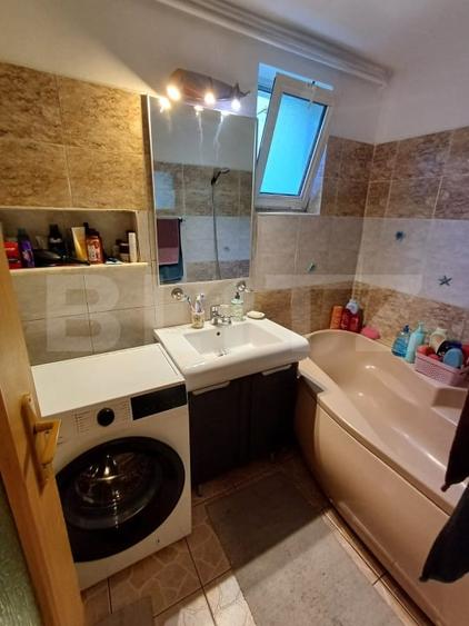 Casă individuală cu 6 camere cu Canalizare în Central