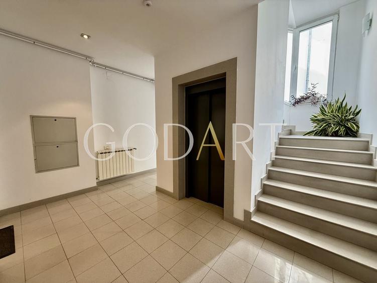 Apartament cu 5 camere semidecomandat în Primăverii