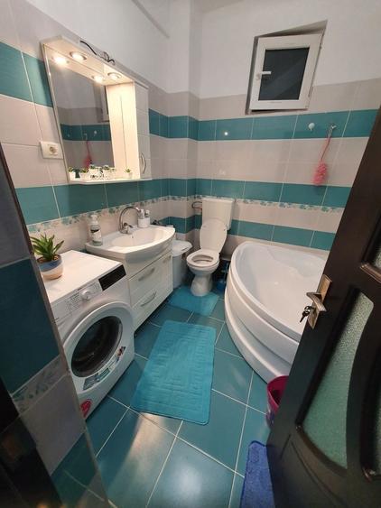 Apartament cu 2 camere decomandat în Roșu