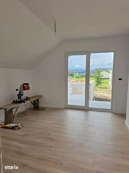 Casă cu 4 camere cu Teren 400 Mp în Central