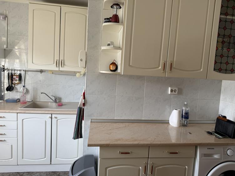 Apartament cu 3 camere decomandat, mobilat în Decebal