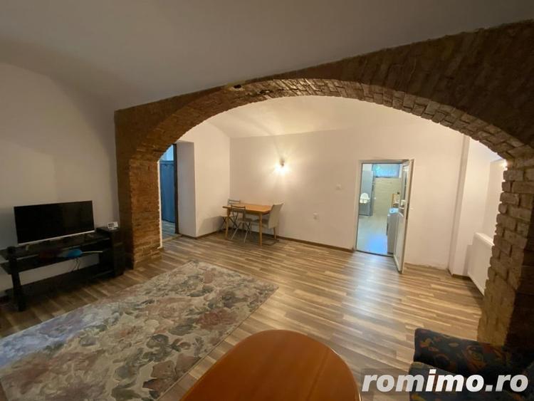 Apartament cu 2 camere semidecomandat în Sub Arini