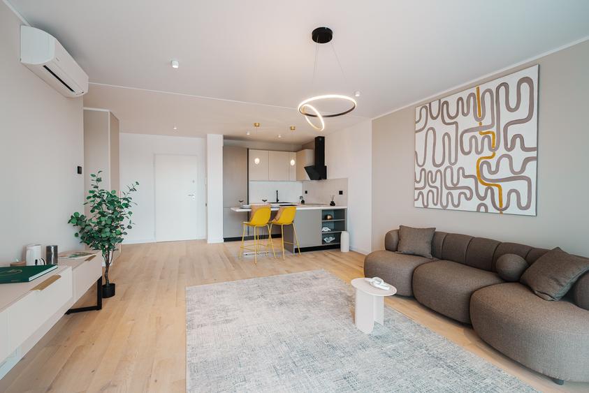 Apartament cu 4 camere semidecomandat în Doamna Ghica