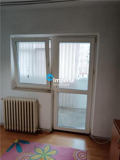 Apartament cu 3 camere decomandat în Gară