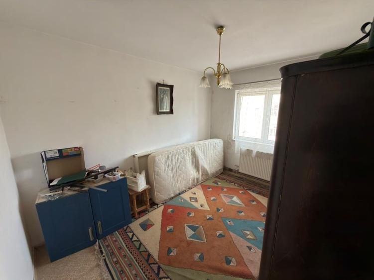Apartament cu 4 camere decomandat, mobilat în Central