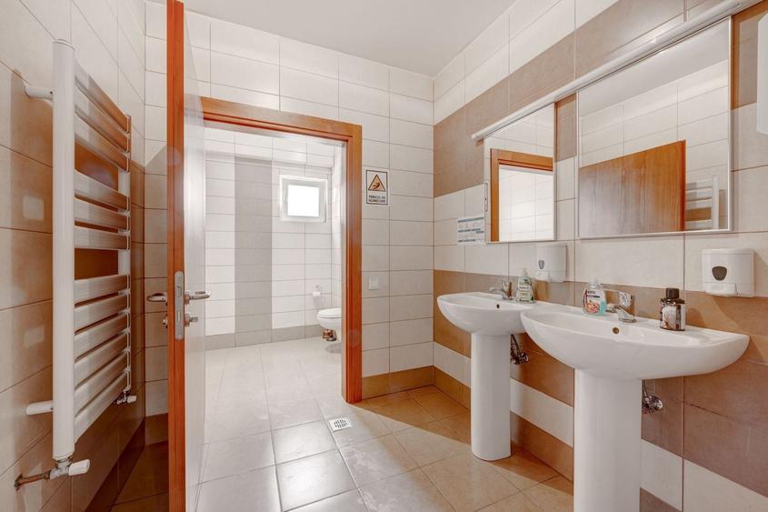 Apartament cu 7 camere decomandat, mobilat în Dorobanți