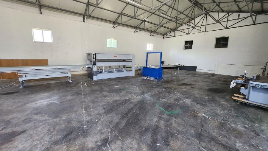 Spațiu industrial, de 5,926 mp, în Tomnatic