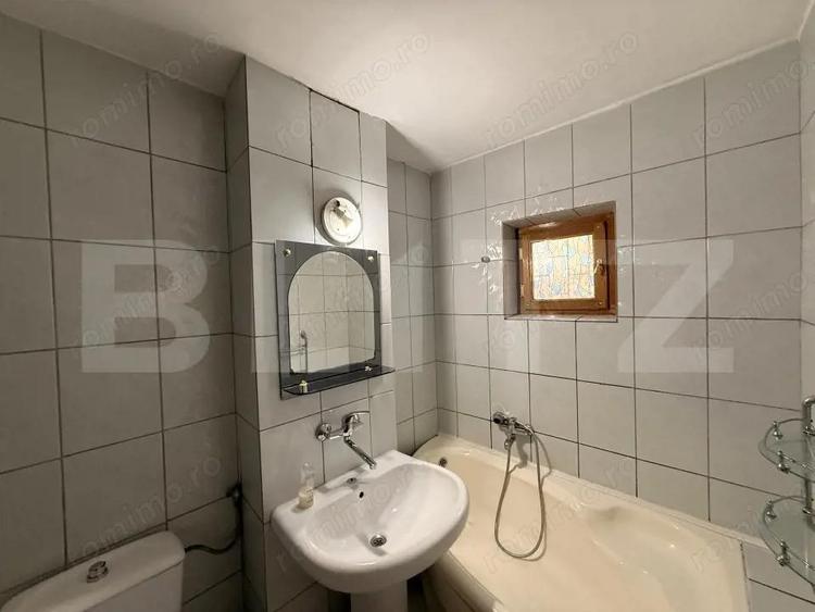 Apartament cu 4 camere decomandat, mobilat în Rovine