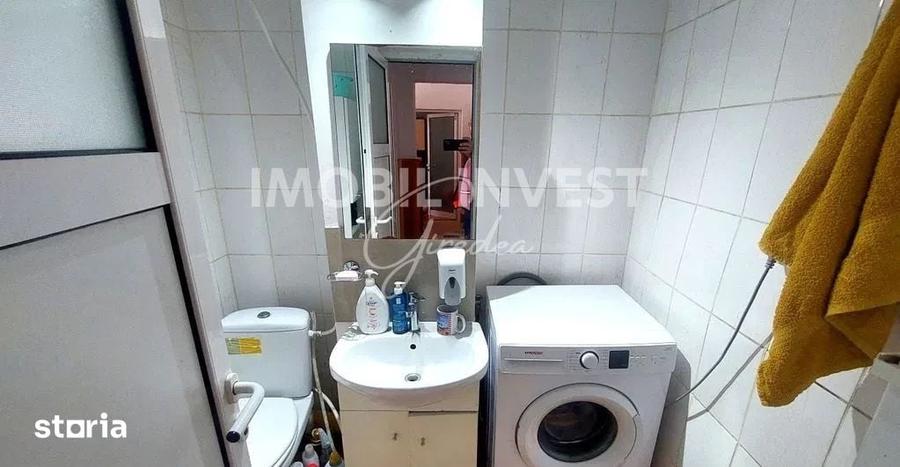 Apartament cu 4 camere decomandat în Cetate