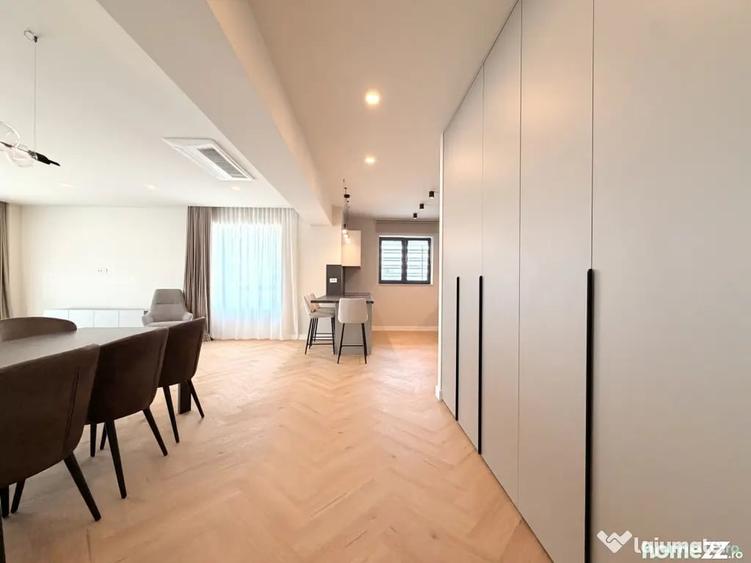 Apartament cu 4 camere decomandat în Pipera