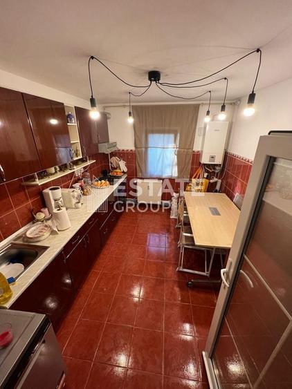 Apartament cu 3 camere decomandat, mobilat în Mircea cel Bătrân