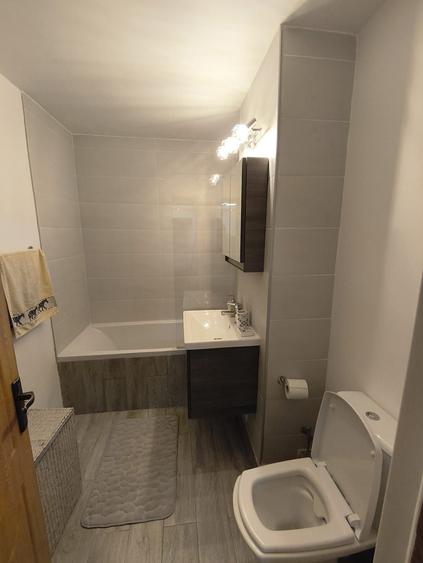 Apartament cu 4 camere decomandat în Dorobanți