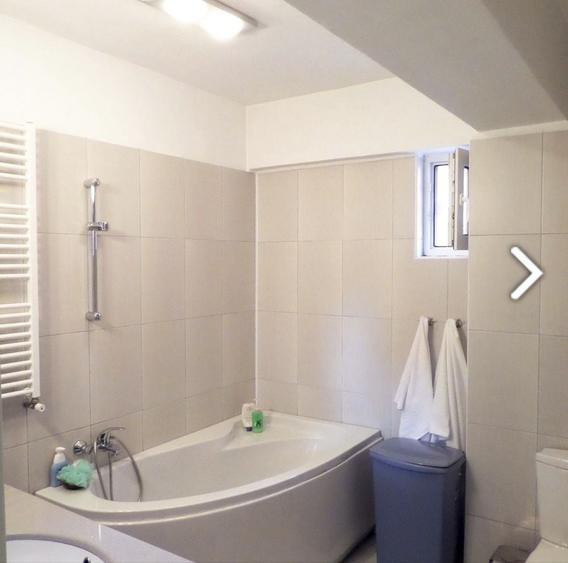 Apartament cu 3 camere în Runcu