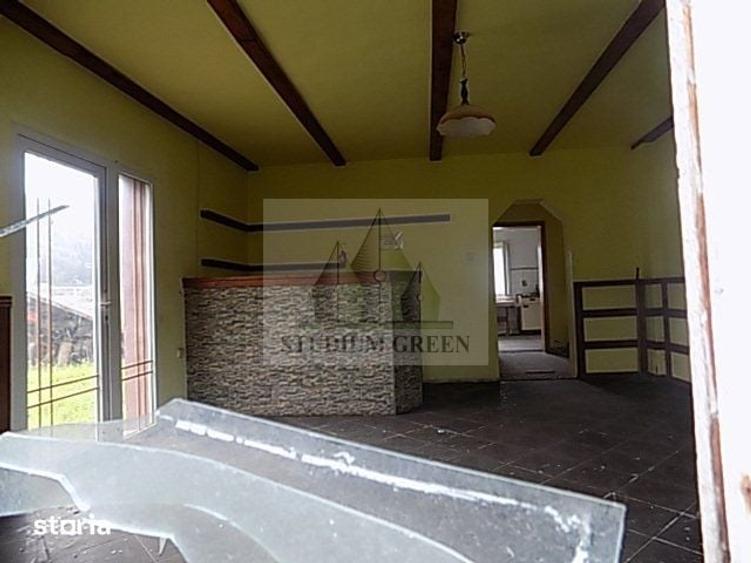 Casă cu 8 camere cu Teren 900 Mp în Central