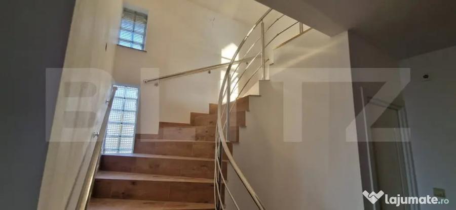 Casă cu 5 camere cu Teren 393 Mp în Lăpuș