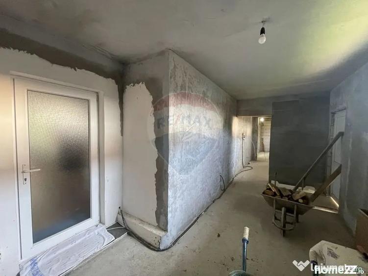 Casă cu 3 camere cu Teren 900 Mp în Roșioara