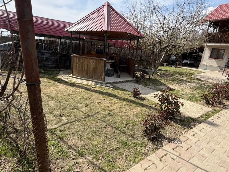 Casă individuală cu 5 camere cu Teren 3568 Mp în Budieni
