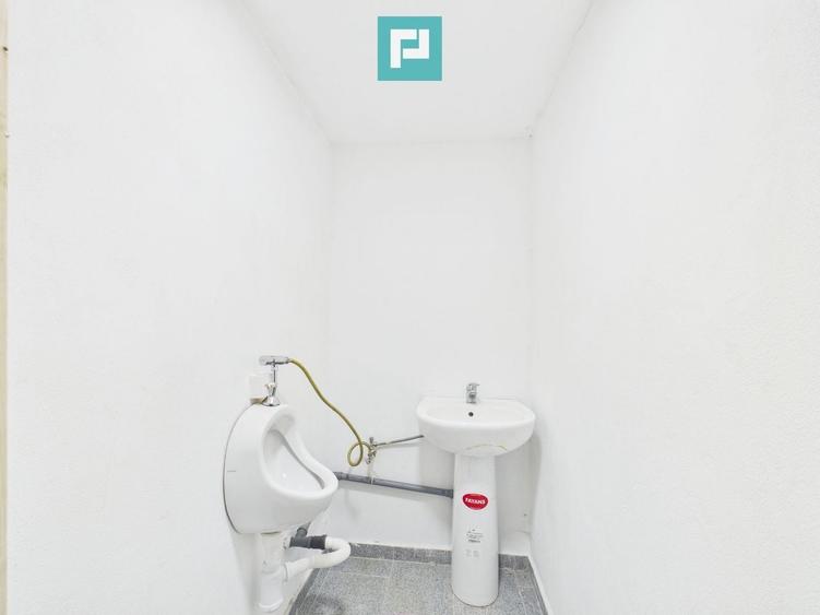 Apartament cu 3 camere semidecomandat în Boul Roșu