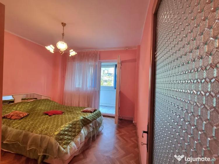 Apartament cu 3 camere decomandat în Alexandru cel Bun