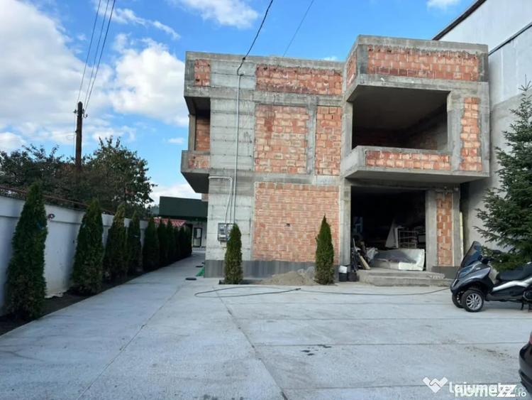 Casă cu 7 camere cu Teren 715 Mp în Central