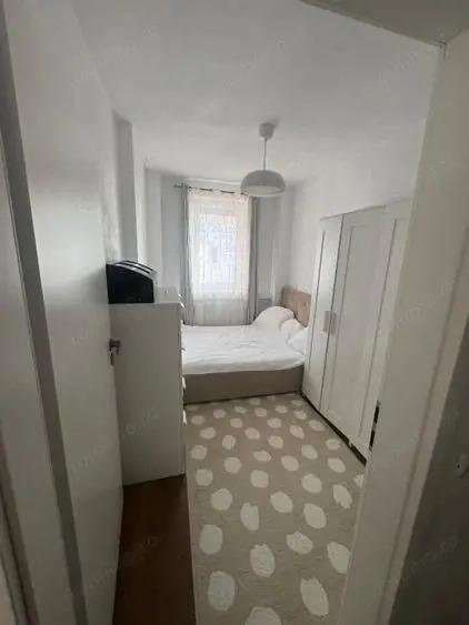 Apartament cu 3 camere semidecomandat în Girocului