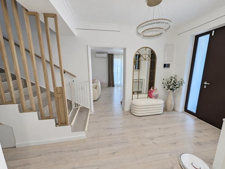 Duplex cu 5 camere cu Garaj în Voluntari