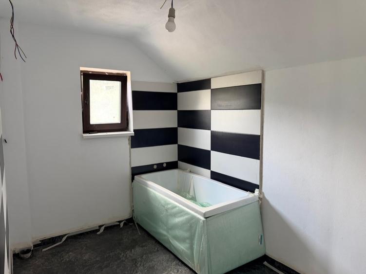 Casă cu 5 camere cu Garaj în Măriței