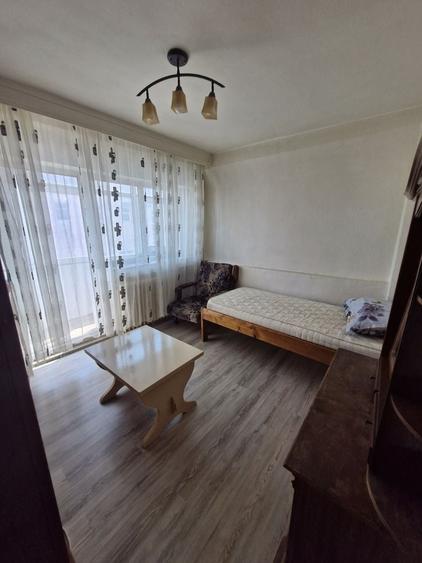 Apartament cu 3 camere decomandat în Cetate