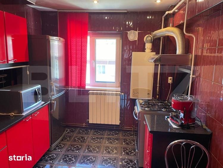 Apartament cu 3 camere decomandat în Petros