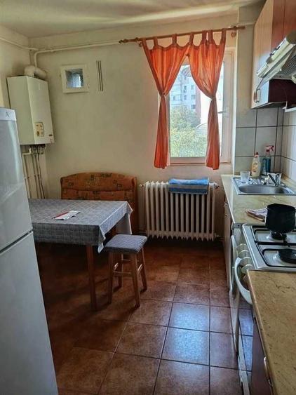 Apartament cu 2 camere semidecomandat în Podu Roș