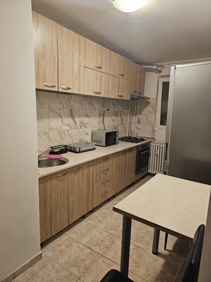 Apartament cu 3 camere decomandat în Dristor