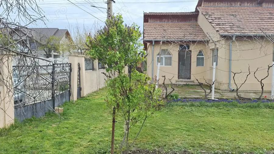 Casă cu 3 camere în Stâlpu