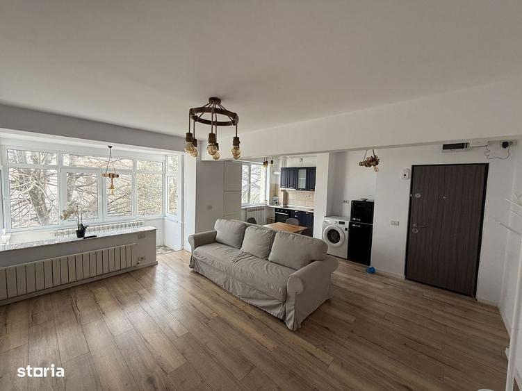 Apartament cu 2 camere semidecomandat, mobilat în Central — fotografia 3