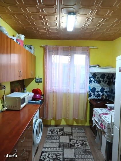 Apartament cu 3 camere decomandat în Aghireșu