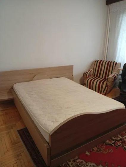 Garsonieră decomandată, mobilată în Podu Roș