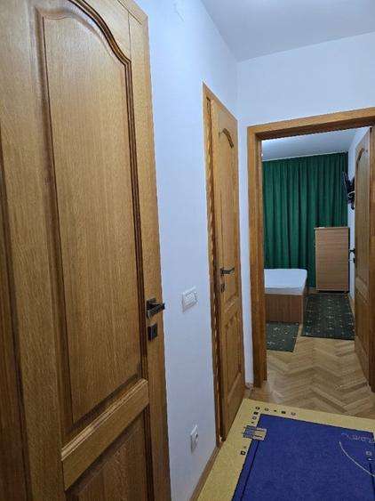 Apartament cu 3 camere semidecomandat în 1 Mai