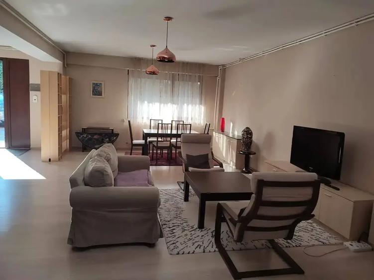 Apartament cu 4 camere decomandat, mobilat în Nord