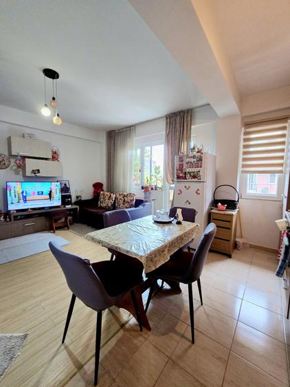 Apartament cu 3 camere decomandat în Dobroești