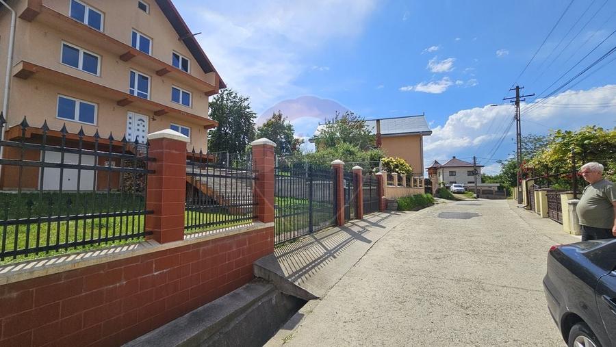 Casă individuală cu 12 camere cu Teren 724 Mp în Sfântu Ilie