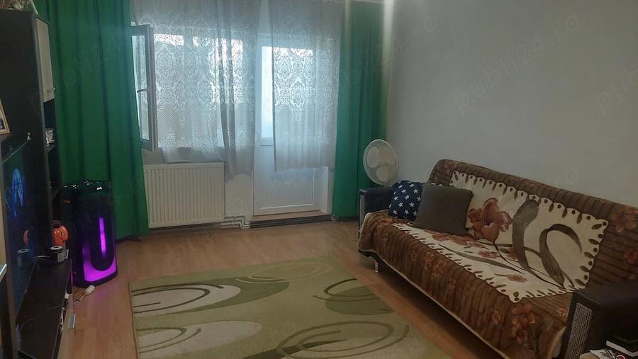 Apartament cu 4 camere decomandat în Lipovei