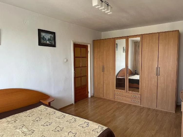 Garsonieră decomandată în Titan