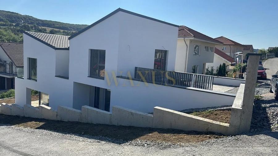 Casă individuală cu 4 camere cu Canalizare în Chinteni