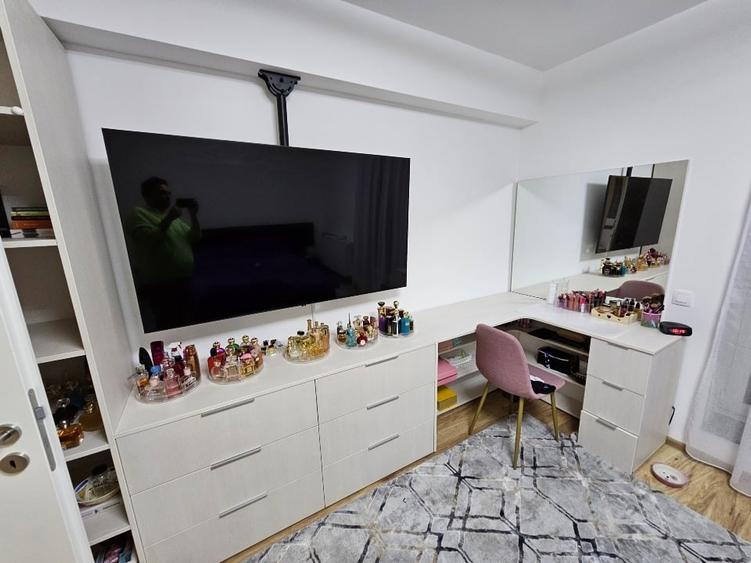 Apartament cu 4 camere semidecomandat în Avantgarden