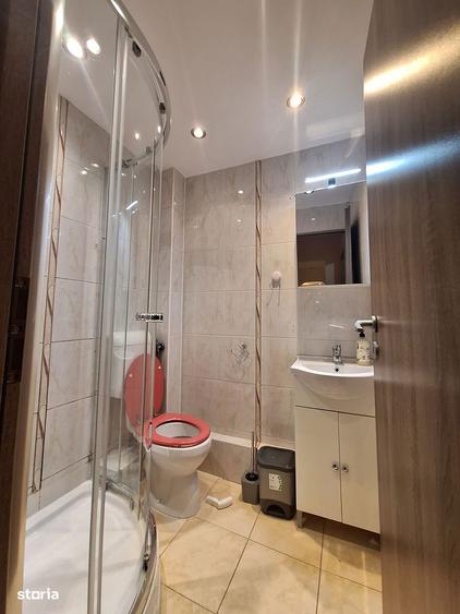 Apartament cu 3 camere decomandat, mobilat în Girocului