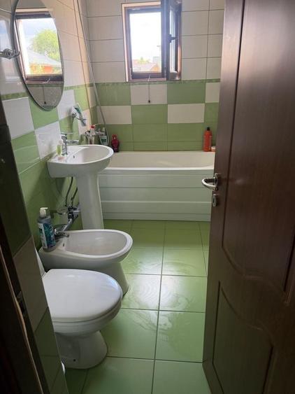 Apartament cu 3 camere decomandat în Exterior Vest