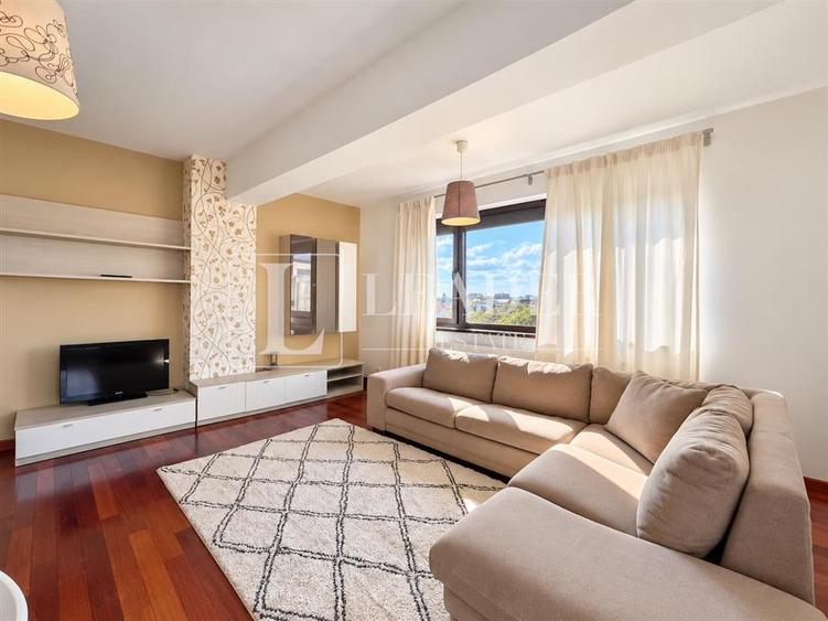 Apartament cu 3 camere decomandat în Sisești