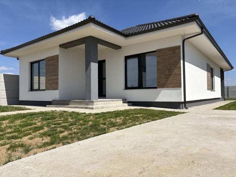 Casă cu 4 camere cu Teren 553 Mp în Sântandrei