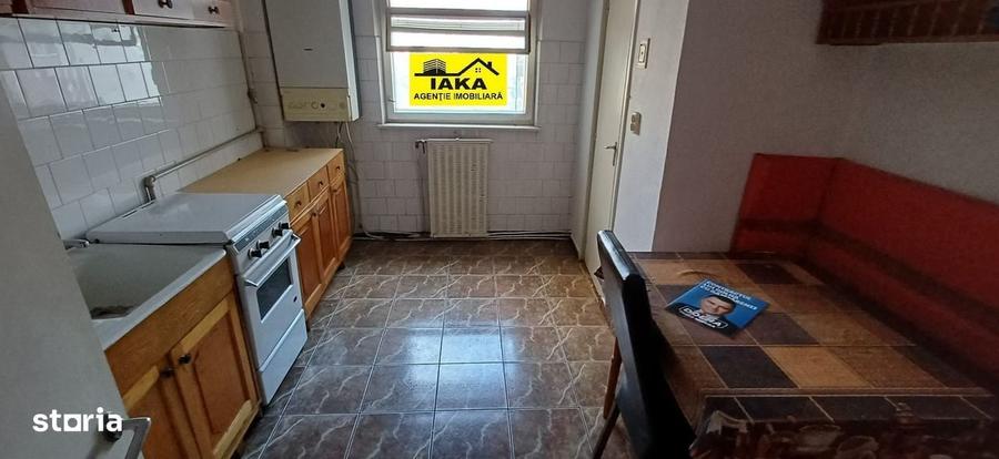 Apartament cu 3 camere decomandat în Traian