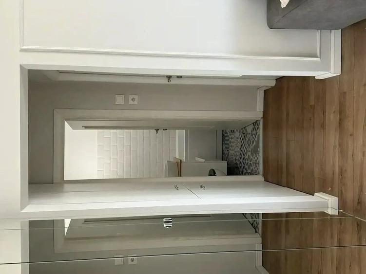 Apartament cu 2 camere semidecomandat în P-ța Victoriei
